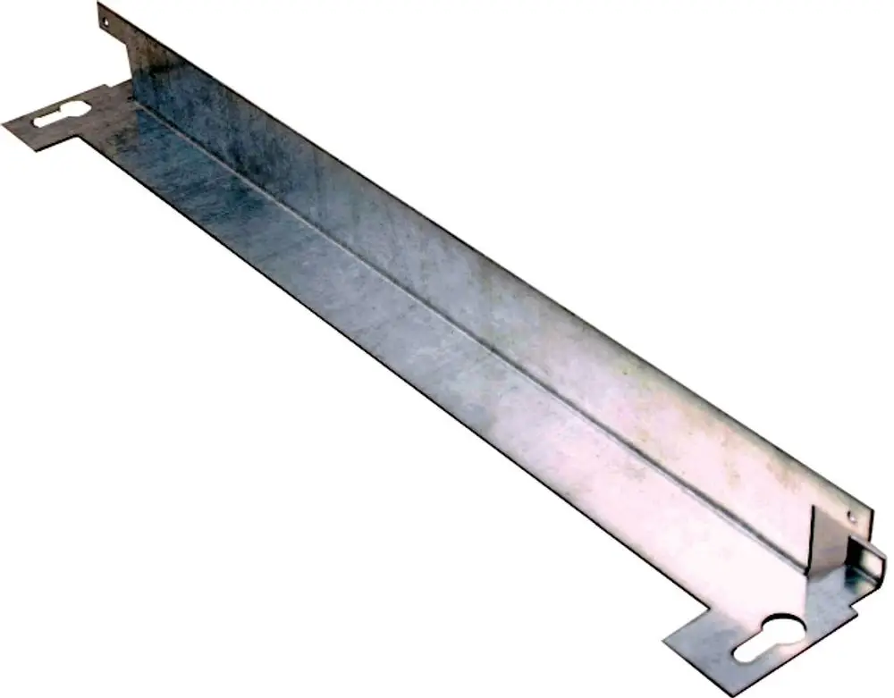 Metallische Versteifungseinheit, die von der Marke Wolf hergestellt wurde, mit zwei Halterungen zur Montage. Sie zeigt eine glänzende Oberfläche und eine lange, flache Form.